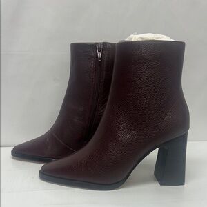 Lisa + Vicky maroon ankle boots. NWOT   Size5